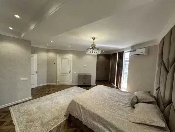 220 м², многокомнатная квартира, 9/10-3