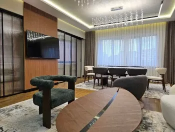 173 м², 4-комн. квартира, 4/8-2