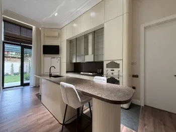 200 м², 5-комн. квартира, 1/10-3