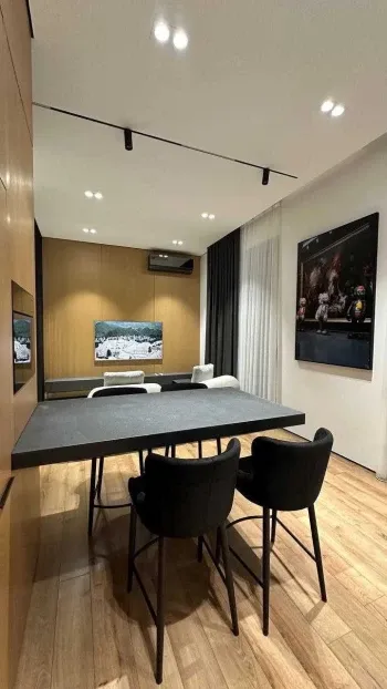 160 м², 5-комн. квартира, 8/9-2