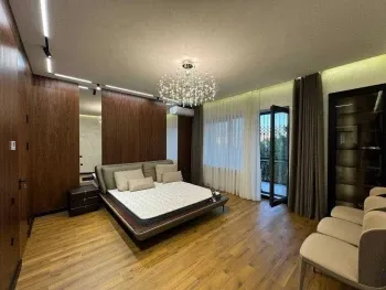 173 m², 4-xonali kvartira, 4/8-2
