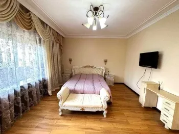 220 м², 4-комн. квартира, 3/6-3