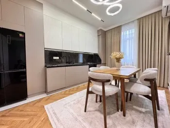94 м², 4-комн. квартира, 2/8-3