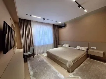 175 м², 4-комн. квартира, 2/5-2