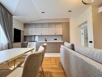 84 m², 4-xonali kvartira, 8/8-0