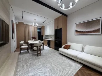 175 м², 5-комн. квартира, 4/14-2