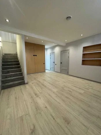 105 м², 3-комн. квартира, 1/10-2