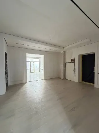 208 м², 5-комн. квартира, 1/9-1