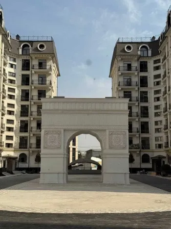 184 м², 4-комн. квартира, 1/8-2