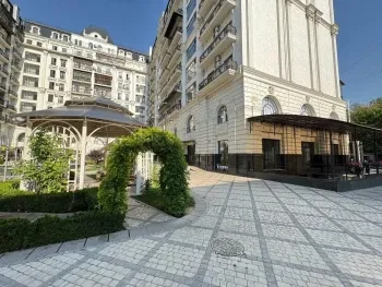 180 м², 4-комн. квартира, 4/19-3