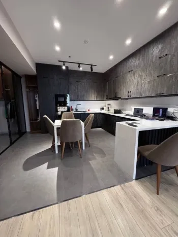 180 м², 2-комн. квартира, 18/25-1