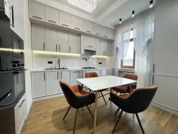 123 м², 4-комн. квартира, 8/8-1
