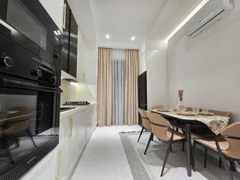 180 m², ko'p xonali kvartira, 3/10-2