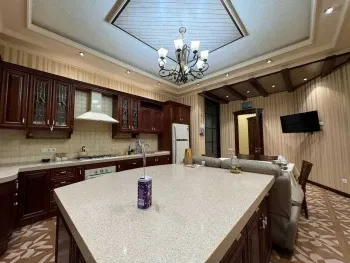 185 м², 4-комн. квартира, 4/8-2