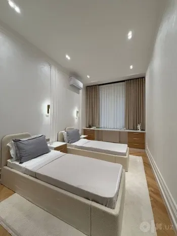 196 м², 4-комн. квартира, 1/4-3