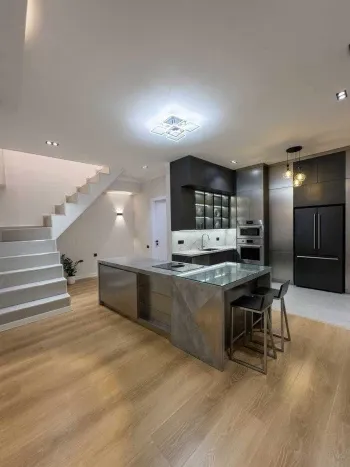 80 м², 3-комн. квартира, 1/12-0