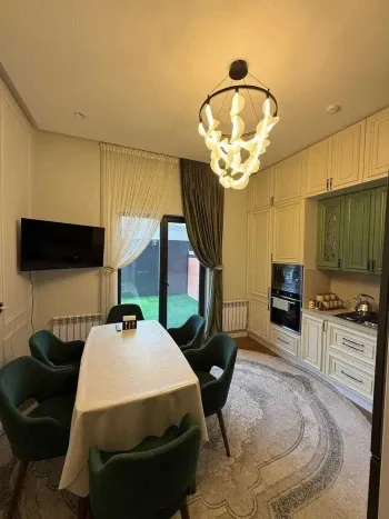 210 м², многокомнатная квартира, 1/10-3