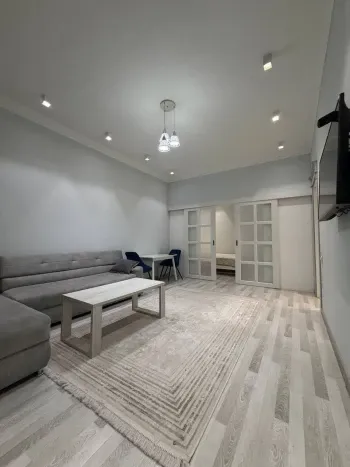 100 м², 3-комн. квартира, 4/10-1