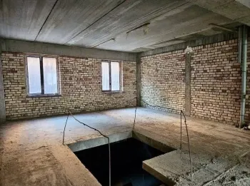 236 м², многокомнатная квартира, 1/8-3