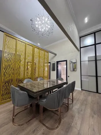 215 м², 4-комн. квартира, 5/5-0