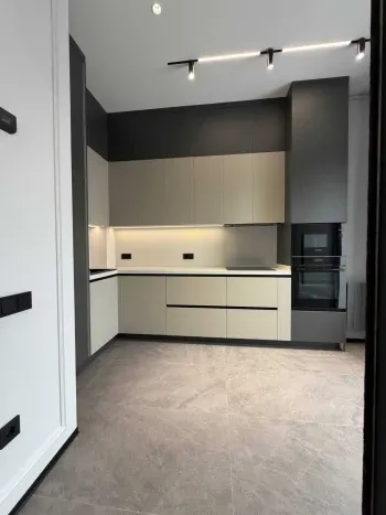 200 м², 5-комн. квартира, 7/8-1