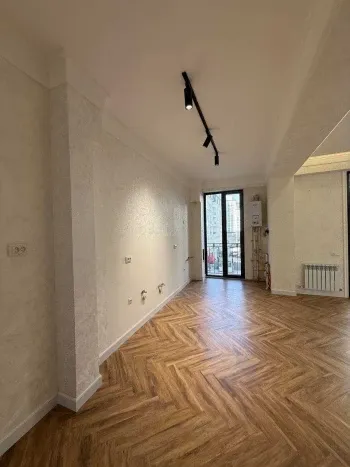 100 м², 3-комн. квартира, 3/8-1