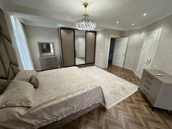 202 м², многокомнатная квартира, 9/10-0