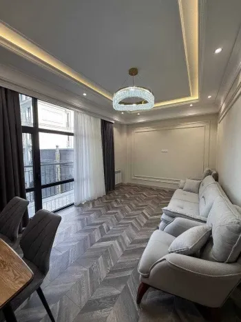 100 м², 3-комн. квартира, 4/8-0