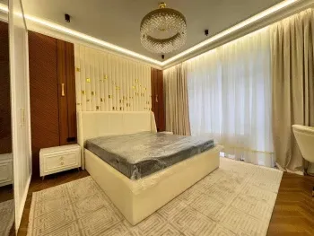 130 м², 4-комн. квартира, 4/8-3