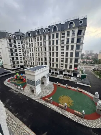 184 м², 4-комн. квартира, 1/8-1