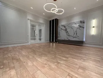 140 м², 3-комн. квартира, 4/8-1