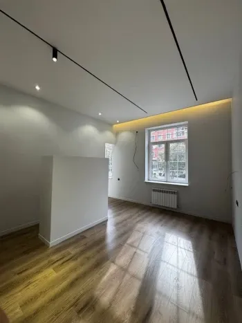 175 м², многокомнатная квартира, 1/9-1