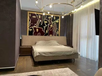 323 м², 5-комн. квартира, 6/6-2