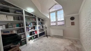 220 м², 5-комн. квартира, 8/9-0