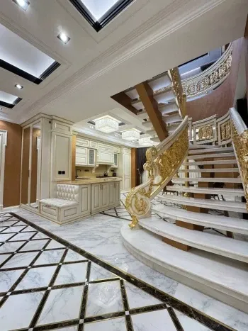 300 м², 5-комн. квартира, 7/8-2