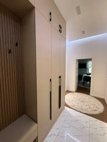 210 м², многокомнатная квартира, 1/9-2