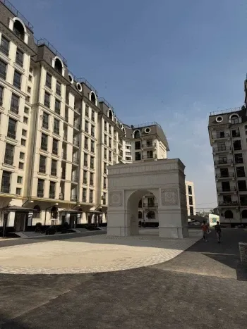 100 м², 3-комн. квартира, 1/8-0