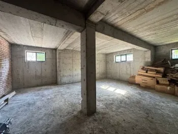 230 м², 5-комн. квартира, 1/8-3