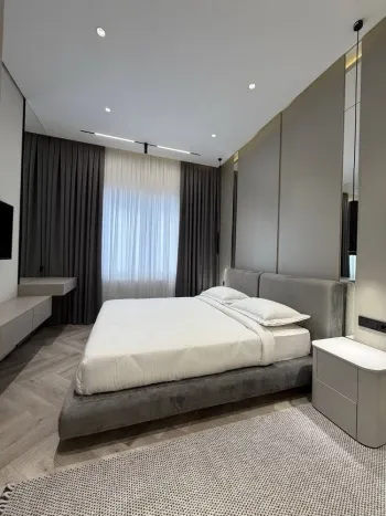 200 м², 5-комн. квартира, 7/8-3