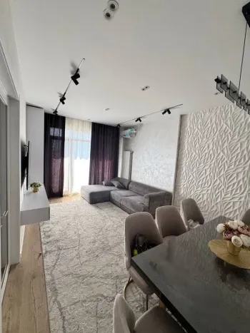 80 м², 3-комн. квартира, 6/9-0