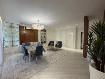 270 м², 5-комн. квартира, 9/10-2