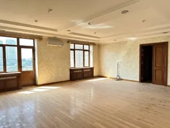 210 м², 4-комн. квартира, 7/7-2