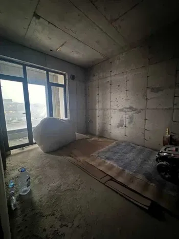 150 м², 4-комн. квартира, 3/8-1