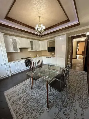 183 m², 4-xonali kvartira, 3/5-3