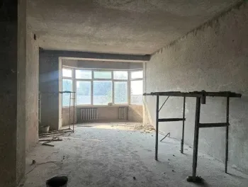 250 м², многокомнатная квартира, 3/7-0