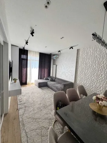 80 м², 3-комн. квартира, 6/19-0