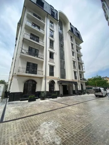 221 м², 4-комн. квартира, 1/7-0