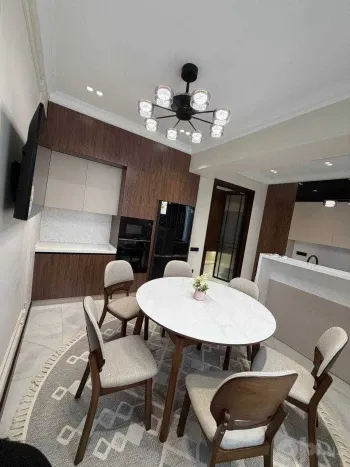 140 м², 4-комн. квартира, 8/9-2