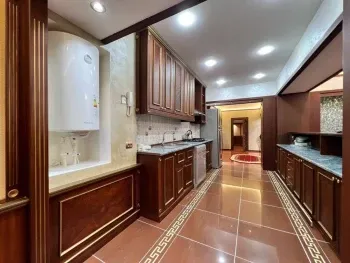 280 м², 5-комн. квартира, 8/8-3