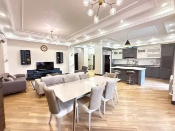 135 м², 3-комн. квартира, 3/6-3